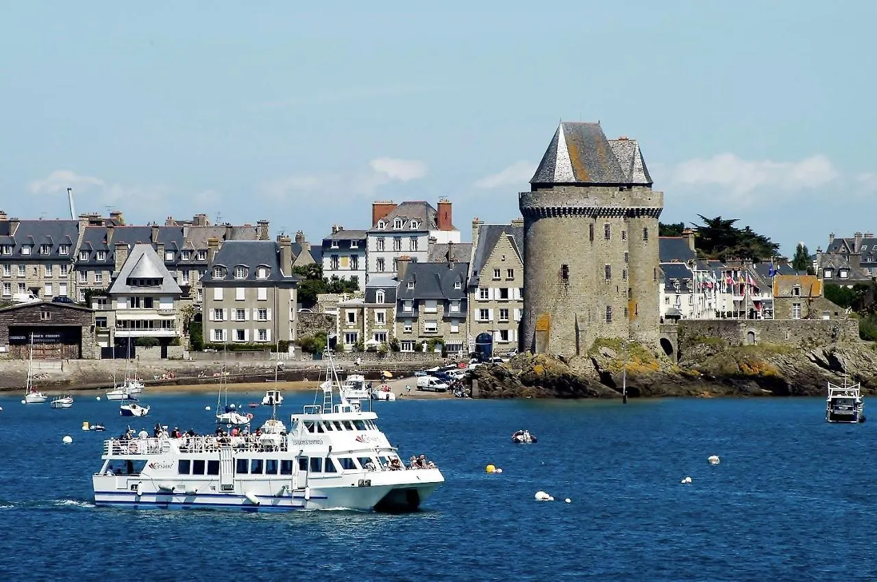Les Grands Pins - Plage Du Val A 80 M - St Malo Rotheneuf Saint-Malo 0*,  France