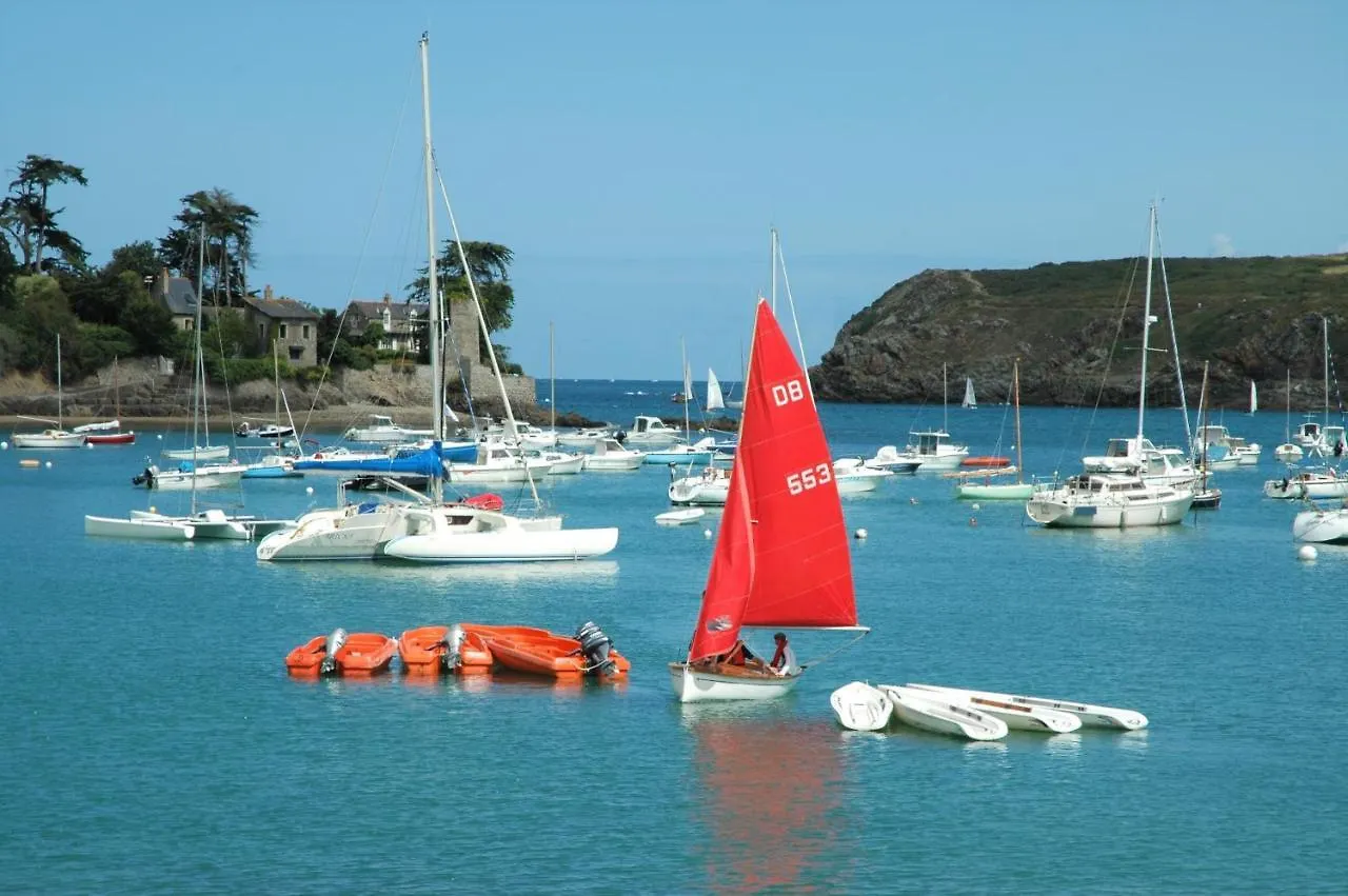 Les Grands Pins - Plage Du Val A 80 M - St Malo Rotheneuf Saint-Malo France